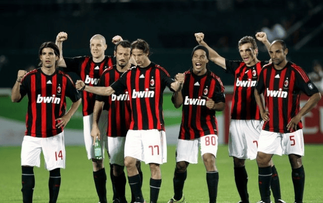 足坛狂欢一夜！巴萨3-2皇马夺冠，拜仁8-1大胜