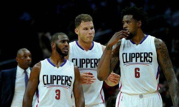 2020赛季结束后，湖人由于隆多离开，不得不引进一名新持球手，那就是施罗德。