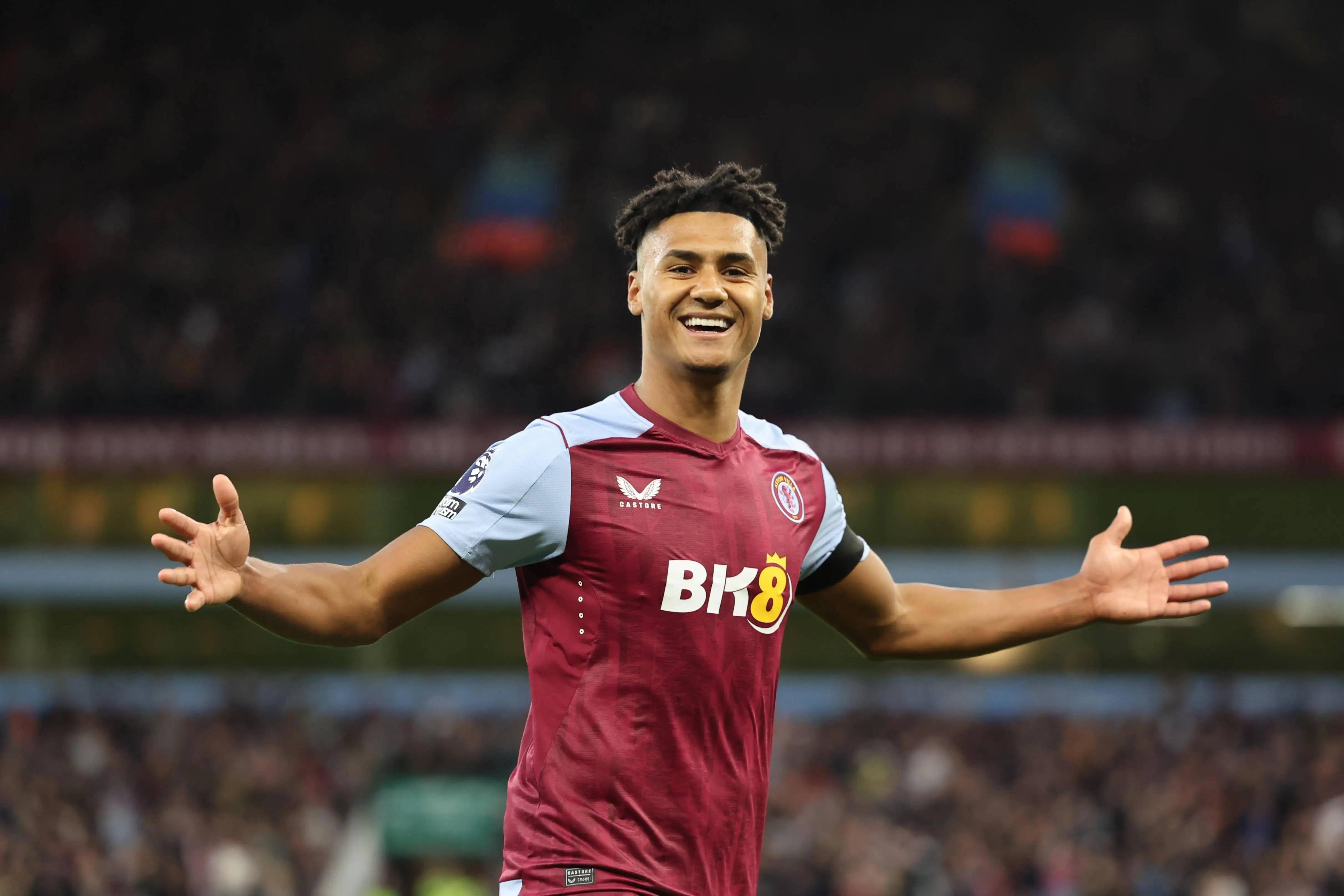 曼联后场发动长传突击，简洁配合库尼亚世界波破门，毫厘之间被吹一脸遗憾