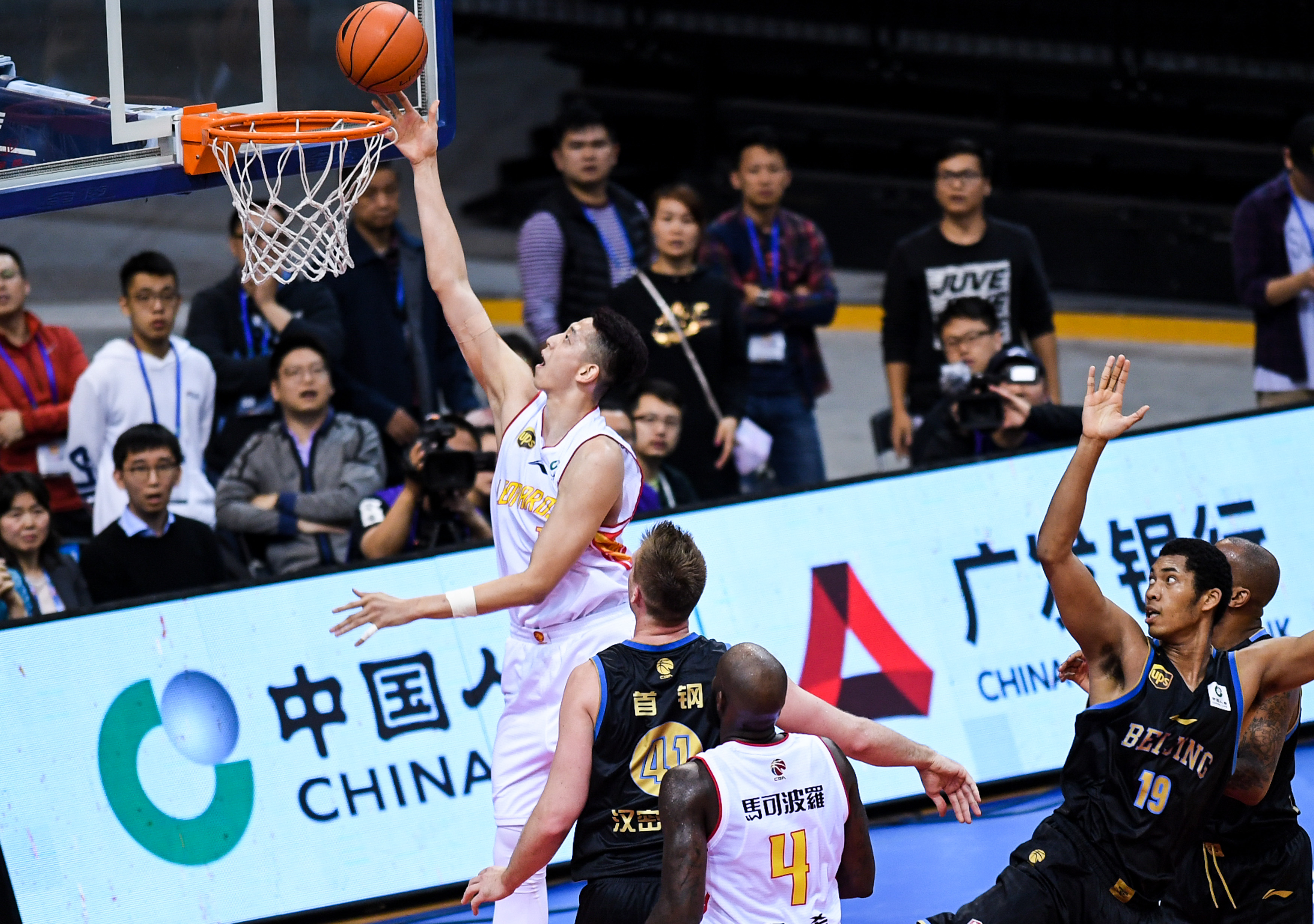 詹姆斯谈最后部署：我们为此做了准备，我们执行得非常完美