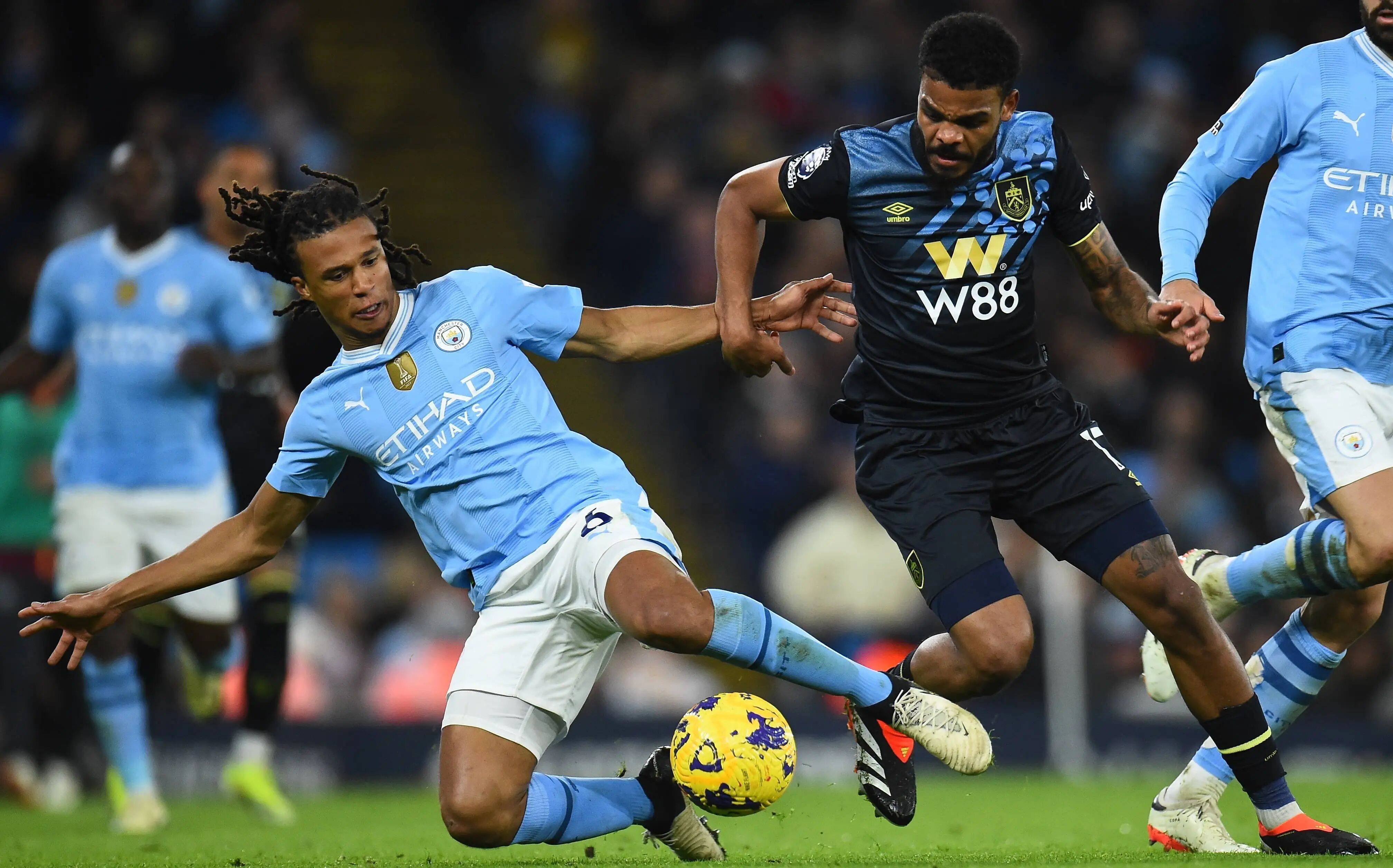 二象性，海港去年进96球刷中超纪录，今年丢44球刷冠军队纪录