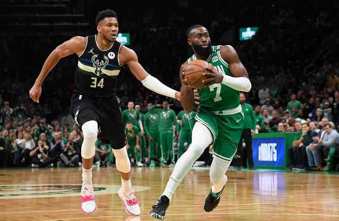 复刻精彩瞬间！东契奇失误后詹姆斯上演追身盖帽仿佛9年前再现！