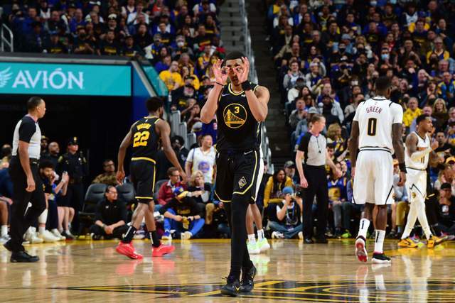 鲍尔17+5+5曼20分 黄蜂9人上双狂胜爵士55分