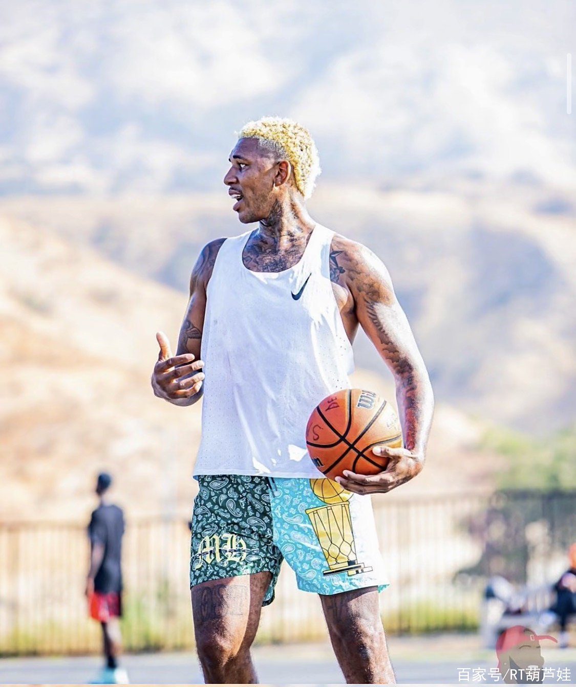 湖人三分球18投仅中2，遭国王强势压制，东契奇孤掌难鸣