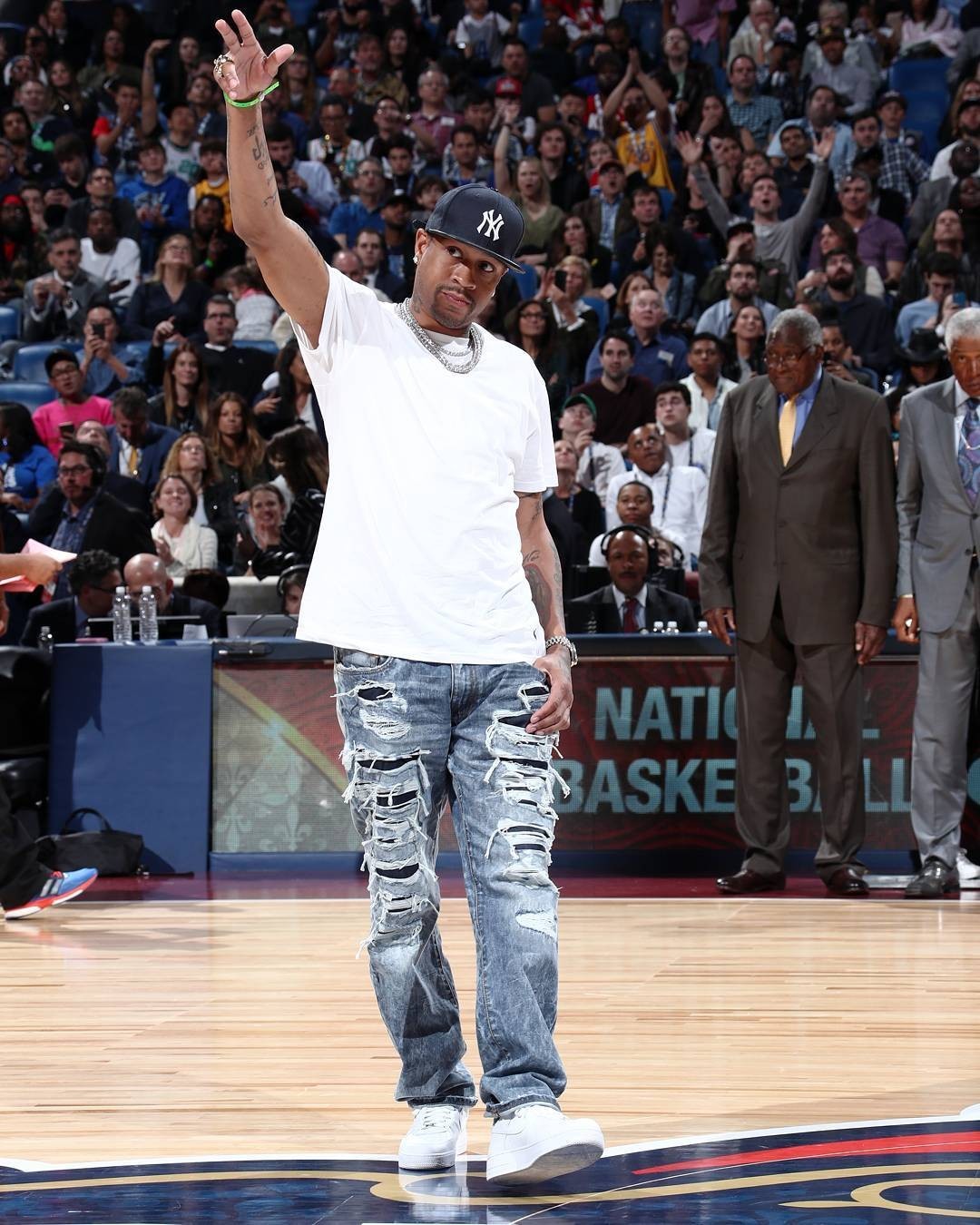 NBA历史最疯狂一日 惊掉下巴背后是利益之手