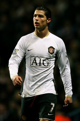 詹姆斯：里夫斯现在是我们的核心成员，他也想要承担这份责任